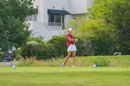 Dong_Jennie_Wgolf26_Posed_AAI07188.jpg